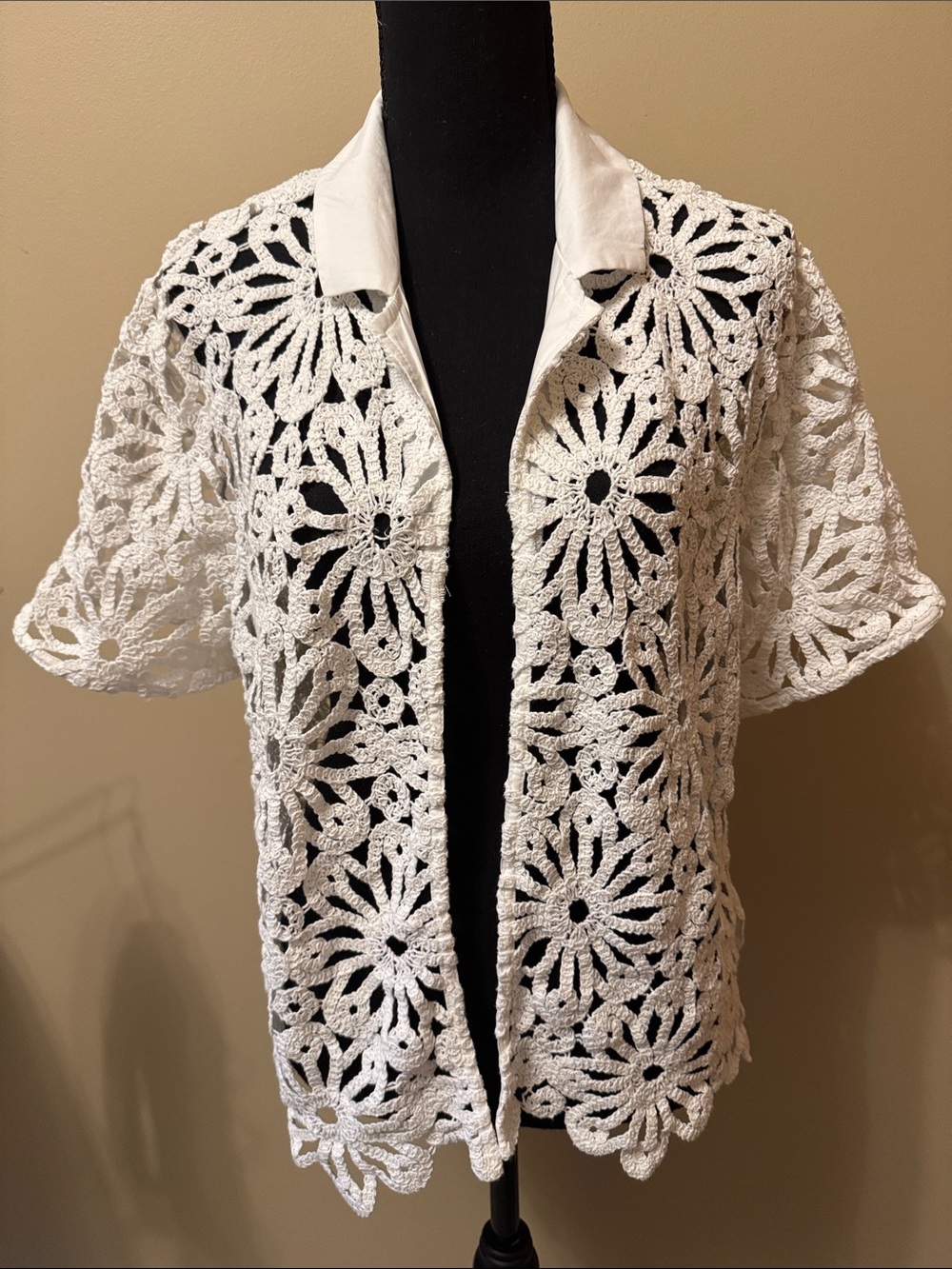 Steve Madden White Crochet Daisy Short Sleeve Shirt
